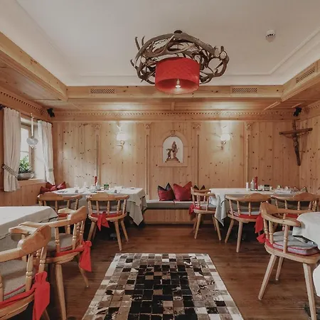 & Tiroler Buam Hotel