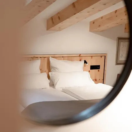 Hotel & Tiroler Buam