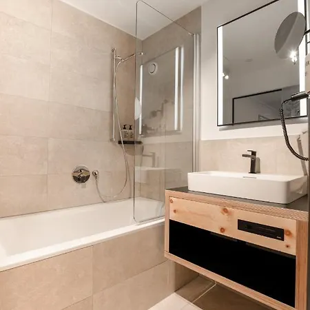 Hotel & Tiroler Buam Saalbach-Hinterglemm