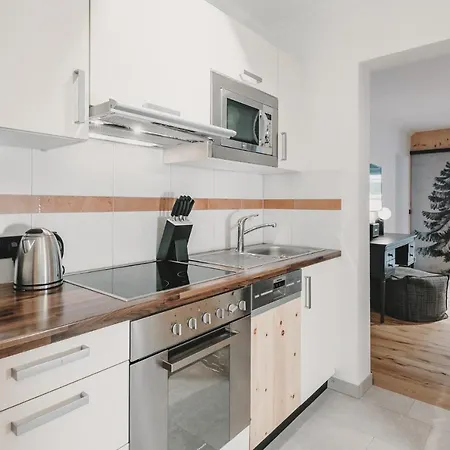 Hotel & Tiroler Buam 4*