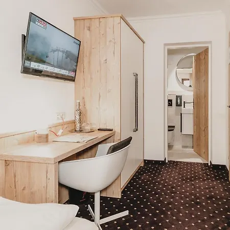 Hotel & Tiroler Buam