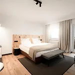 Otel & Tiroler Buam