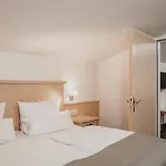 Szálloda & Tiroler Buam 4*