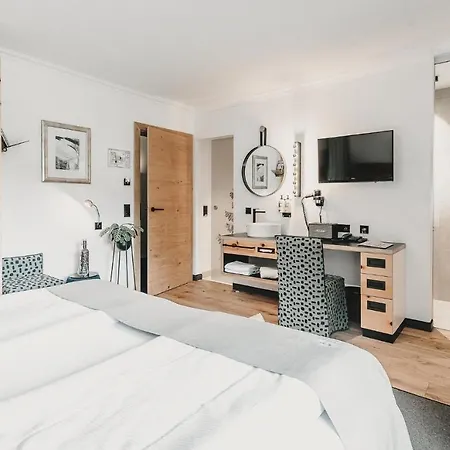 & Tiroler Buam Szálloda 4*