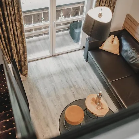 Hotel & Tiroler Buam