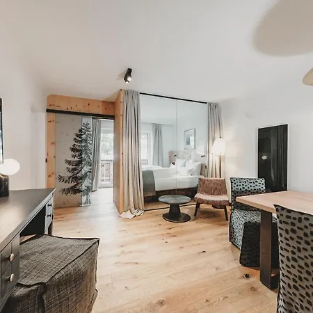 Hotel & Tiroler Buam Saalbach-Hinterglemm