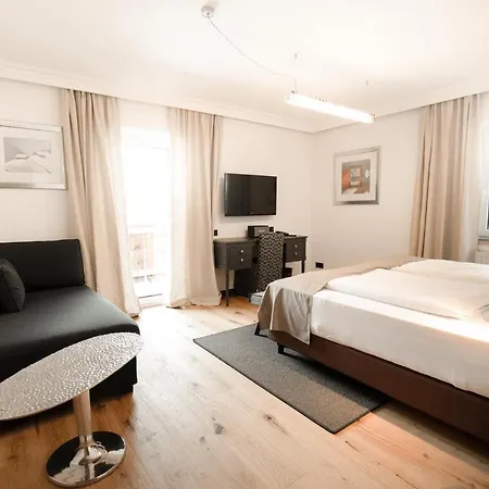 & Tiroler Buam Saalbach-Hinterglemm