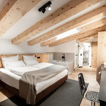 & Tiroler Buam Saalbach Hinterglemm