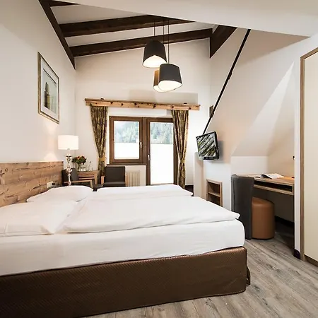 Hotel & Tiroler Buam Saalbach-Hinterglemm