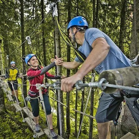 Hotell & Tiroler Buam Saalbach-Hinterglemm