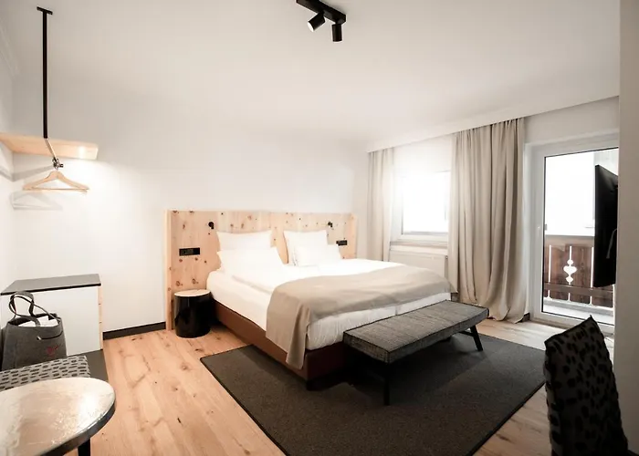 Hotel & Tiroler Buam