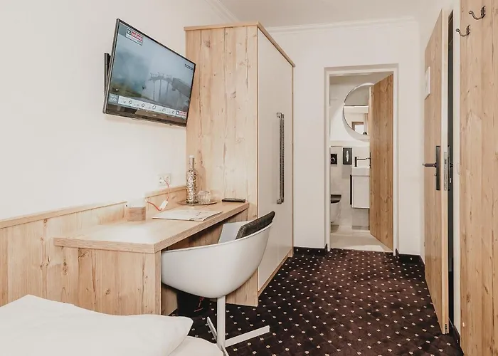 Hotel & Tiroler Buam